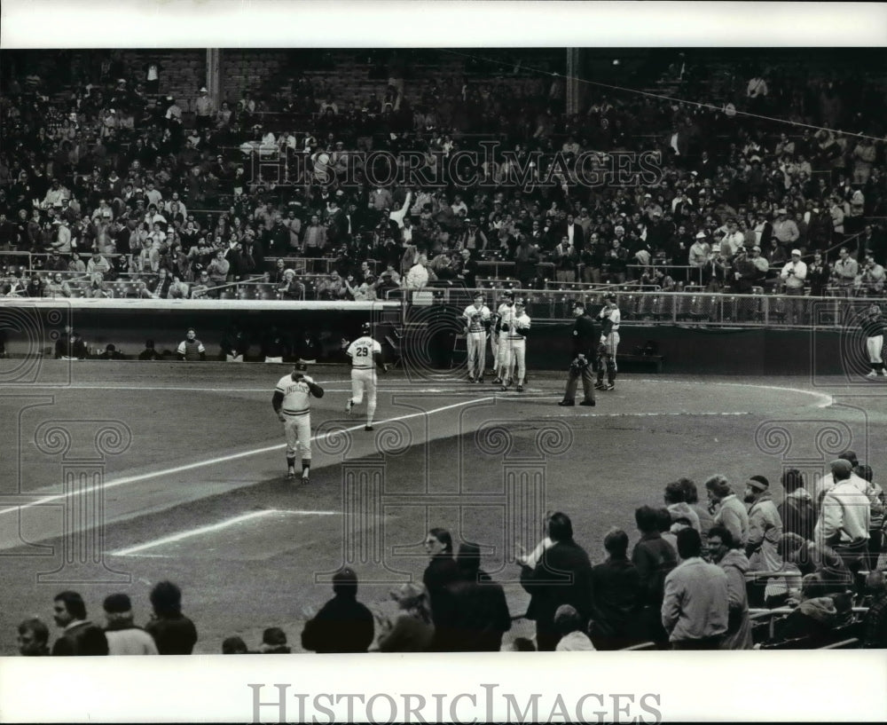 1985 Press Photo Thorton homers for the Tribes&#39; last home game - cvb61755- Historic Images