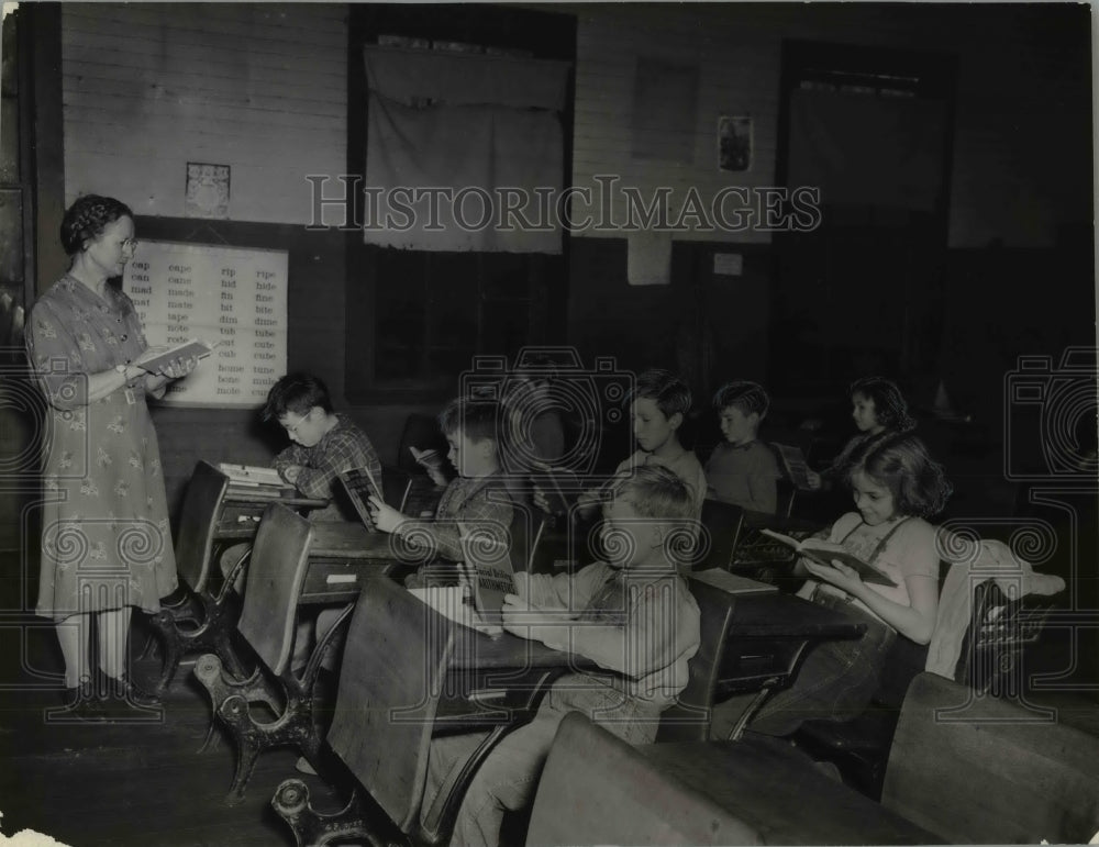 1949 Press Photo Mrs. Margaret Jones class-Buckeye School Washington township- Historic Images