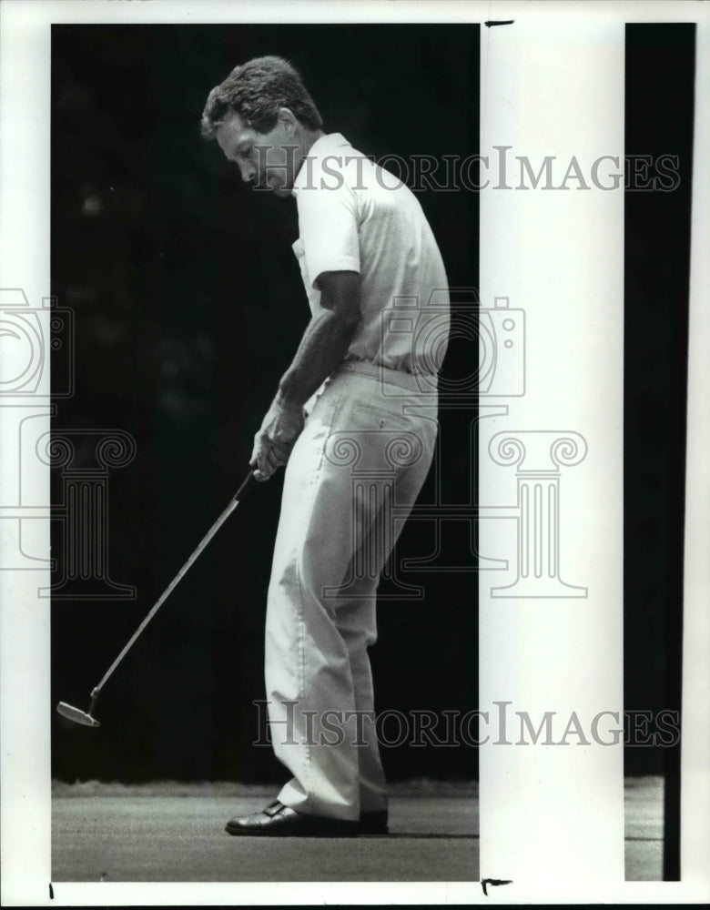 1989 Press Photo John Scheel putting at no. 4 - cvb62622- Historic Images