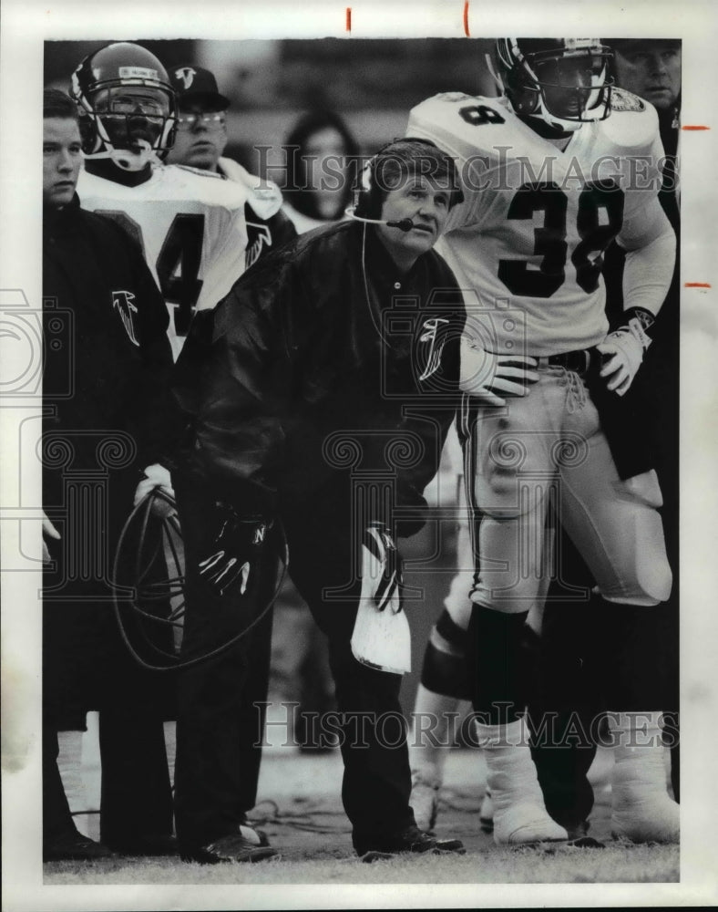 1990 Press Photo Atlanta football coach Jerry Glanville - cvb62725- Historic Images