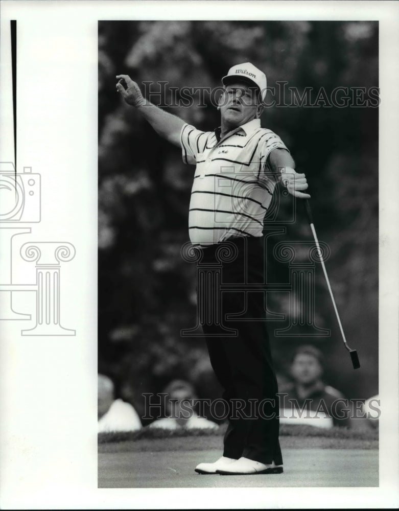 1989 Press Photo Dick Rhyan misses a birdie putt on the 18th hole - cvb62829- Historic Images