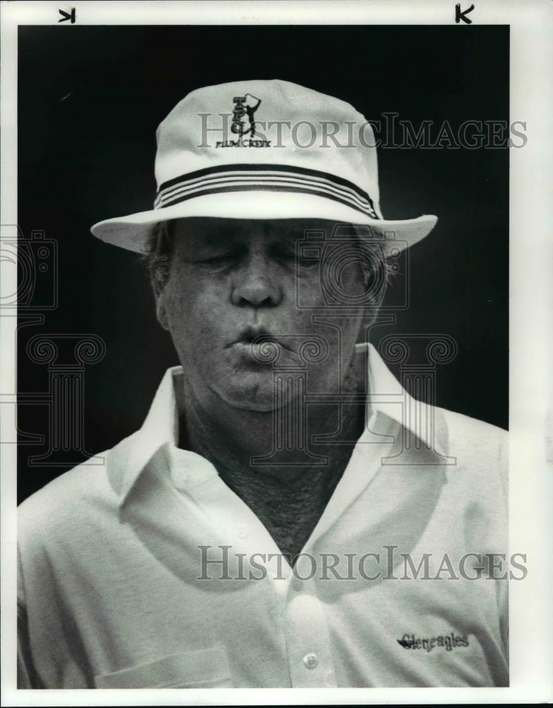 1986 Press Photo Gay Brewer breaths a sigh of relief after his putt drops- Historic Images