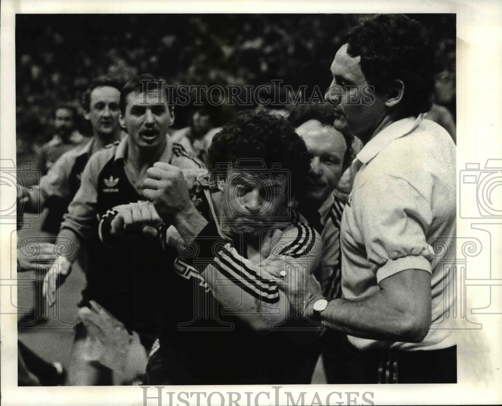 Press Photo Spirit&#39;s Paul Child restrained by mates - cvb63215- Historic Images