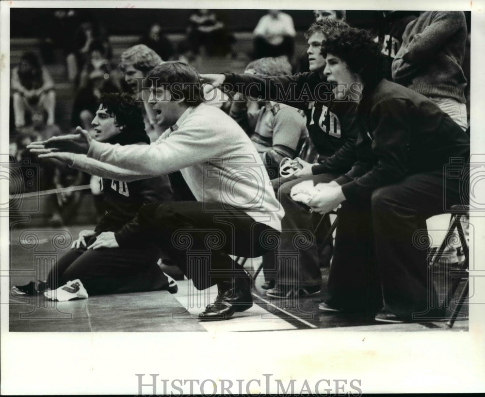 1982 Press Photo Cleveland St. Edwards Howard Fergerson watch action.- Historic Images