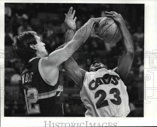 Press Photo Basketball action scene - cvb65616- Historic Images