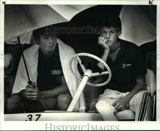 1986 Press PhotoL-R: Caddies John Mooney of Lyndhurst & Tod Brinkman of Mayfield- Historic Images