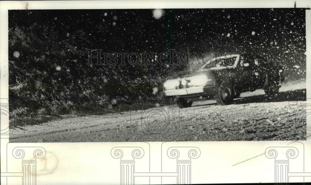 1983 Press Photo Heavy snow- Siberian Sled Run - cvb69676- Historic Images