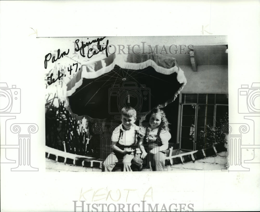 1947 Press Photo Kent A Malcolm at age 7 with Colleen in Palm Springs.- Historic Images