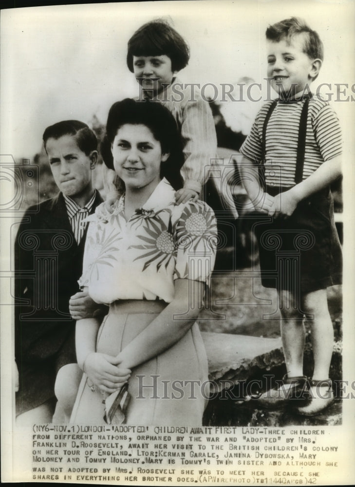 1942 Press Photo Kerman Garale, Janina Dybowska, Mary & Tommy Maloney Adopted- Historic Images