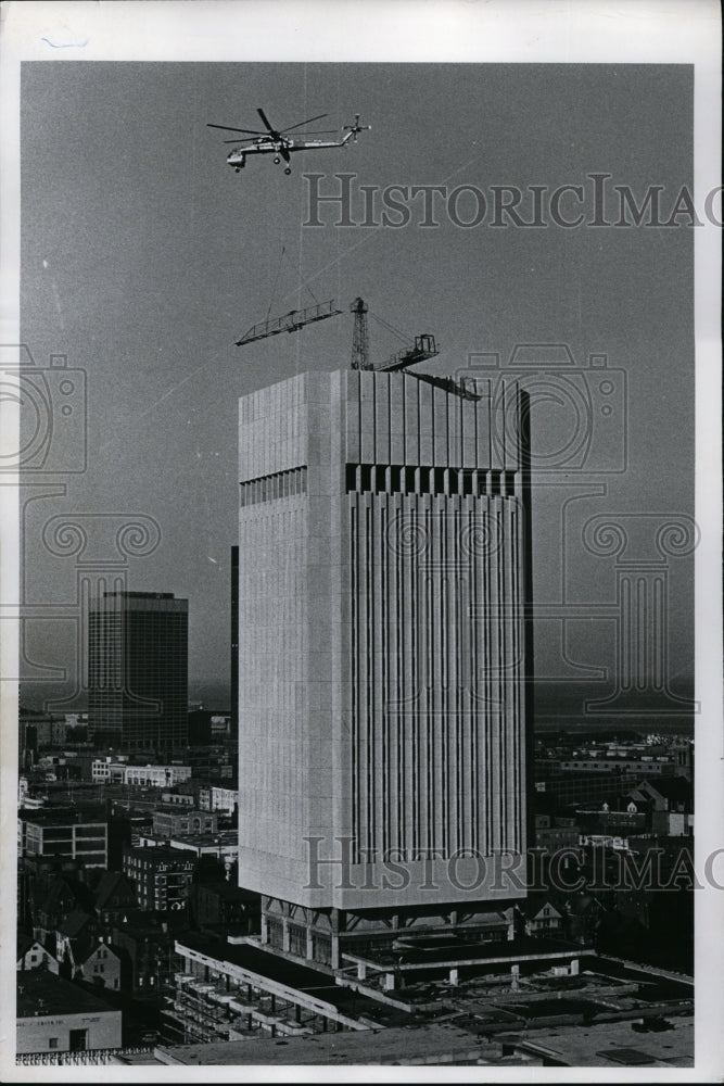 1970 Press Photo Removal of crane at Cleveland State University- Historic Images