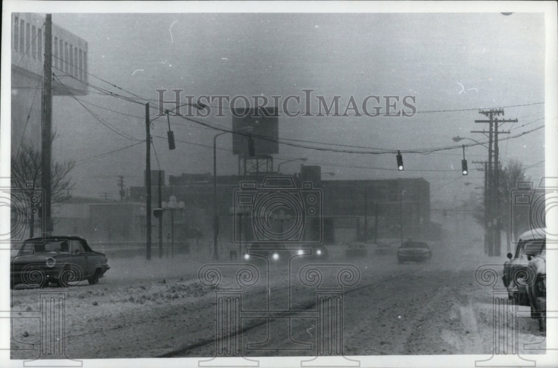 Load image into Gallery viewer, 1972 Press Photo Lakeside and E 12 looking East during winter - cvo00987
