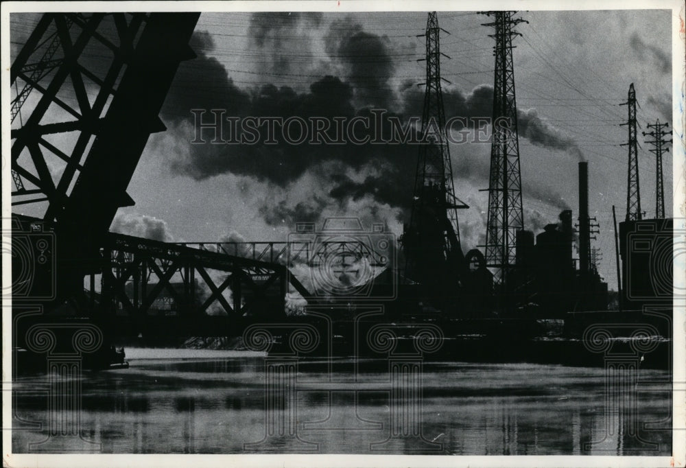 1972 Press Photo Industrial air pollution- Historic Images