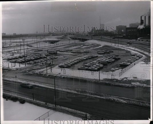 1964 Press Photo Cleveland's new parking lot at E22nd Street and Scovill Avenue- Historic Images