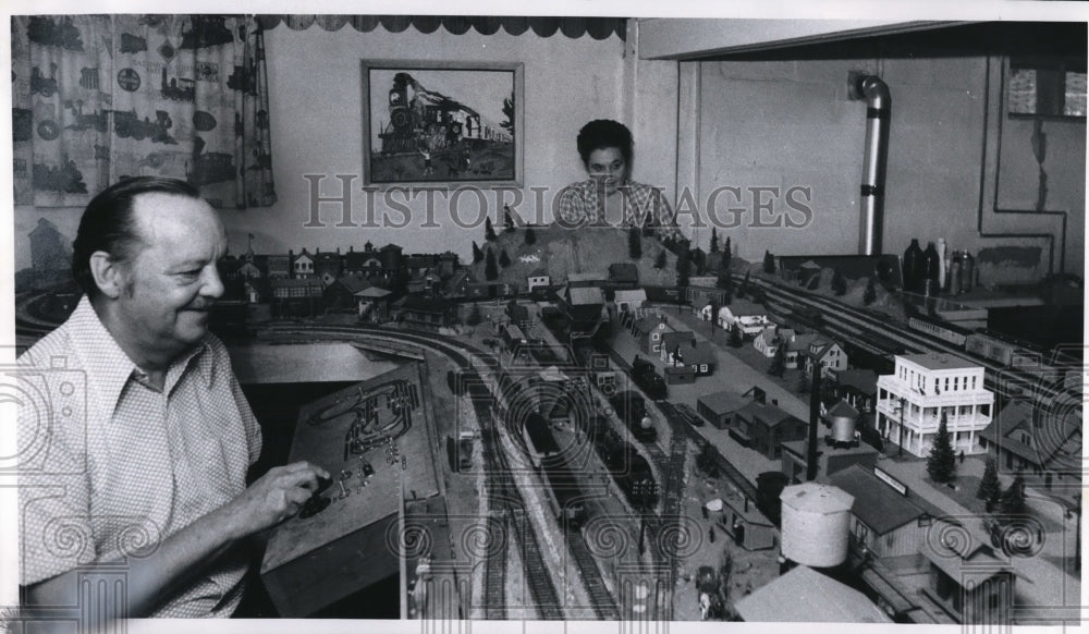 1984 Press Photo Train Buff-William Rennie - cvo03276- Historic Images