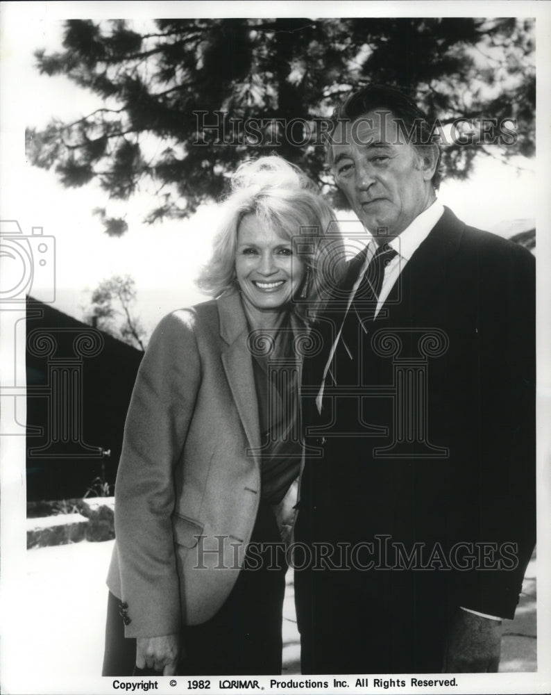1982 Press Photo Robert Mitchum and Angie Dickinson &quot;One shoe Makes it Murder&quot;- Historic Images