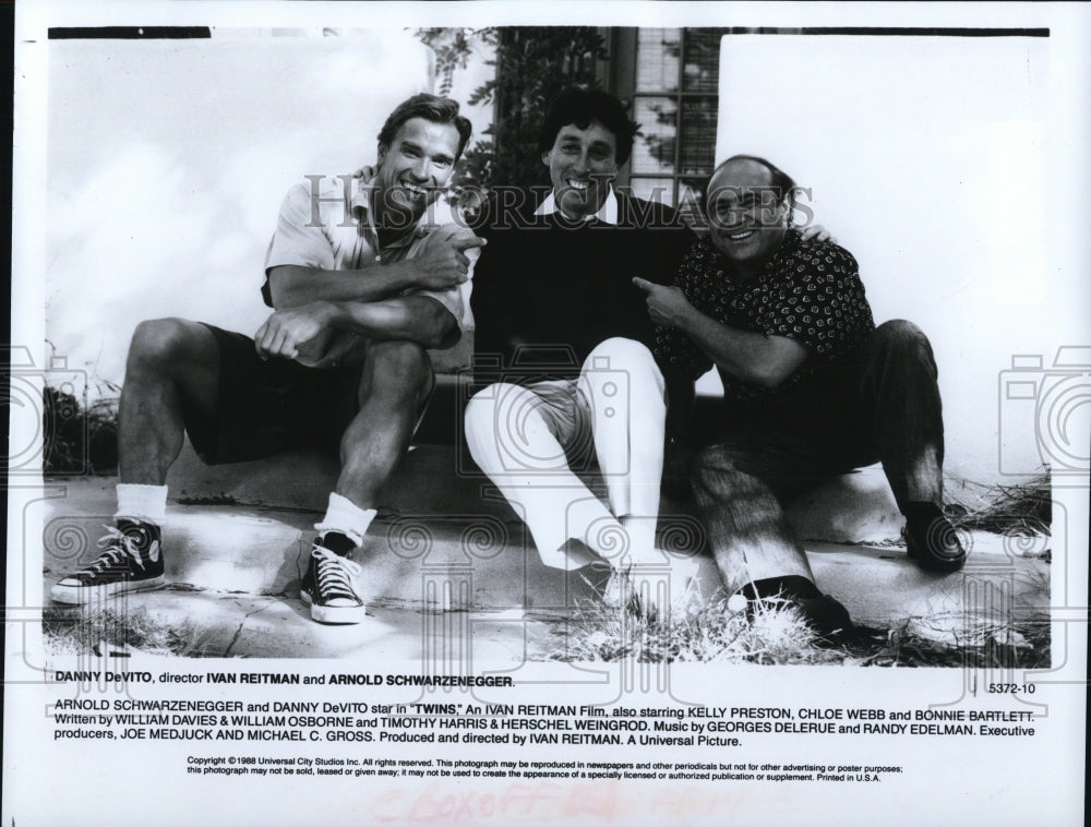 1988 Press Photo Danny DeVito and Arnold Schwartzenegger directed by Ivan- Historic Images