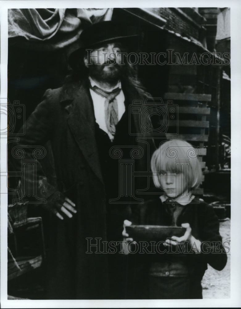 1982 Press Photo George C Scott in Oliver Twist- Historic Images