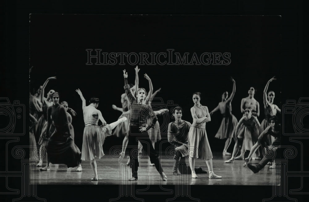 1988 Press Photo Paris Opera Ballet Performing Push Comes to Shove- Historic Images