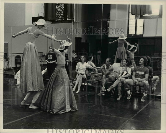 1983 Press Photo Pandora Roberson Jane Startzman in Untitled- Historic Images