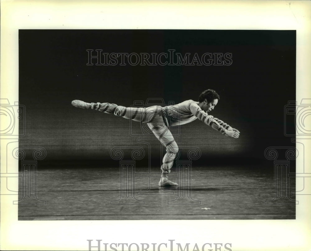 1984 Press Photo Sheridan Heyns In Signals- Historic Images