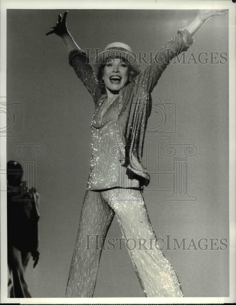 1982 Press Photo Shirley MacLaine in Shirley MacLaine: Illusions- Historic Images