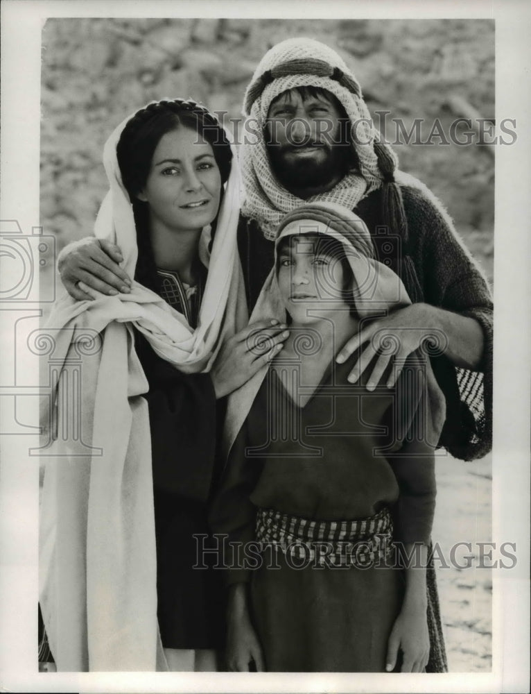 1981 Press Photo Giulia Pagano Peter Strauss David A. Block in "Masada"- Historic Images