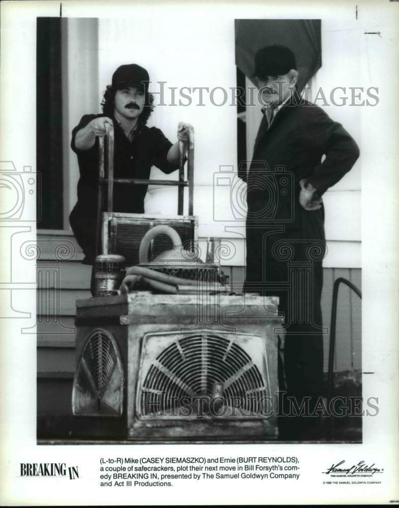 1989 Press Photo Casey Siemaszko and Burt Reynolds in Breaking In. - cvp29720