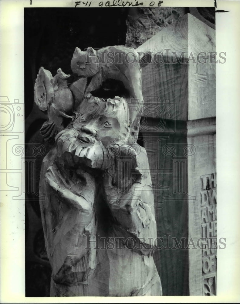 1989 Press Photo Francis And Friends Poplar Log - cvp30108- Historic Images