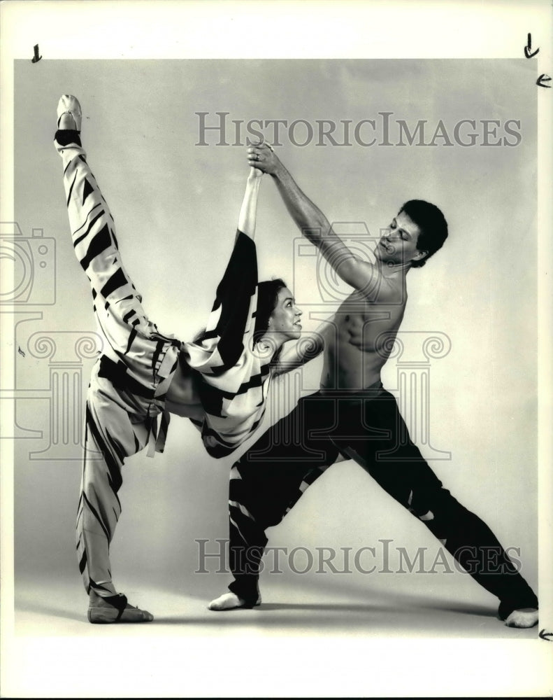 1986 Press Photo Joseph Glowik and Pamela Reyman in &quot;Escargot&quot; - cvp30138- Historic Images