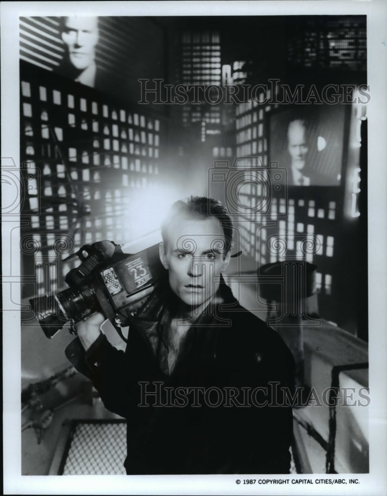1987 Press Photo Matt Frewer in Mx Headroom - cvp30305- Historic Images