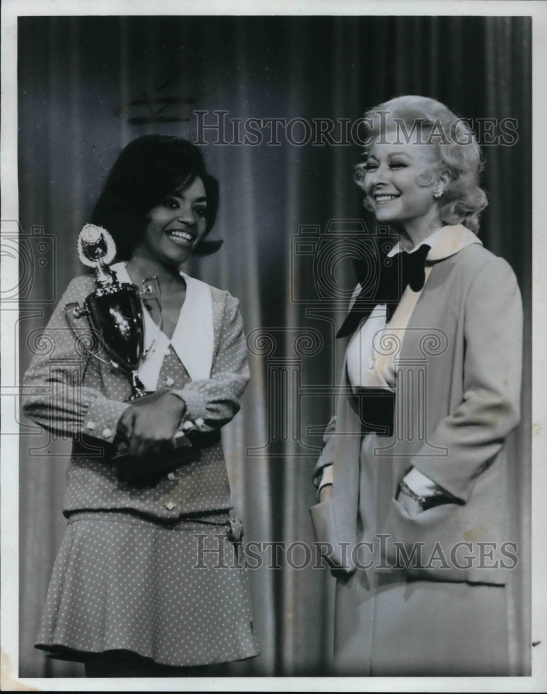 Press Photo Georgina Kindall in &quot;Your All American College Show&quot; - cvp30800- Historic Images