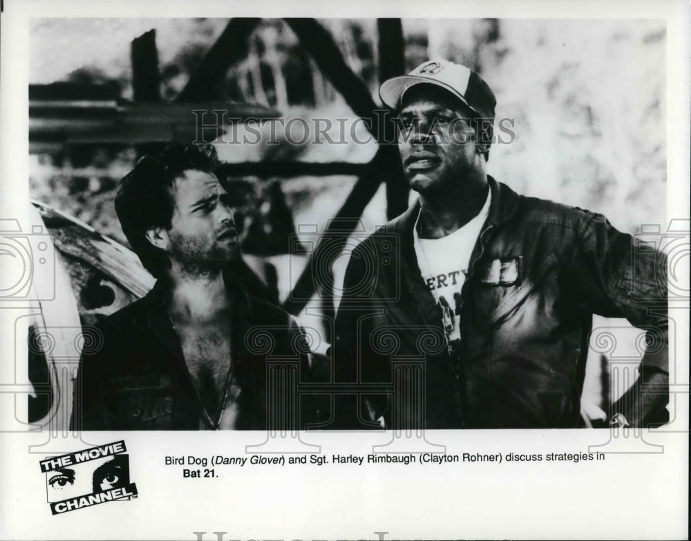 1989 Press Photo Danny Glover &amp; Clayton Rohner in Bat 21 - cvp30852- Historic Images