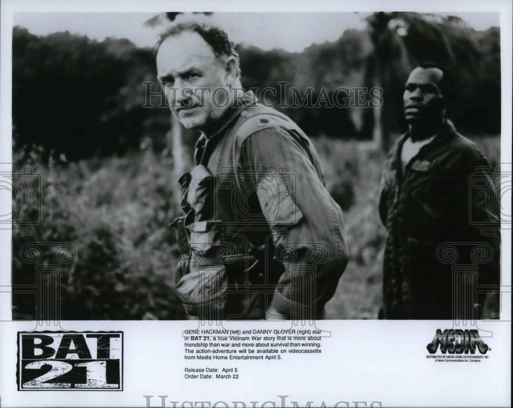 1989 Press Photo Gene Hackman &amp; Danny Glover in Bat 21 - cvp30854- Historic Images