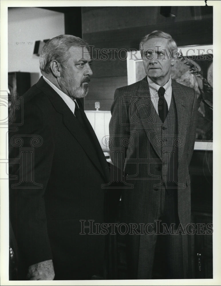 1986 Press Photo Raymond Burr and Arthur Hill Perry Mason Case of Notorious Nun- Historic Images