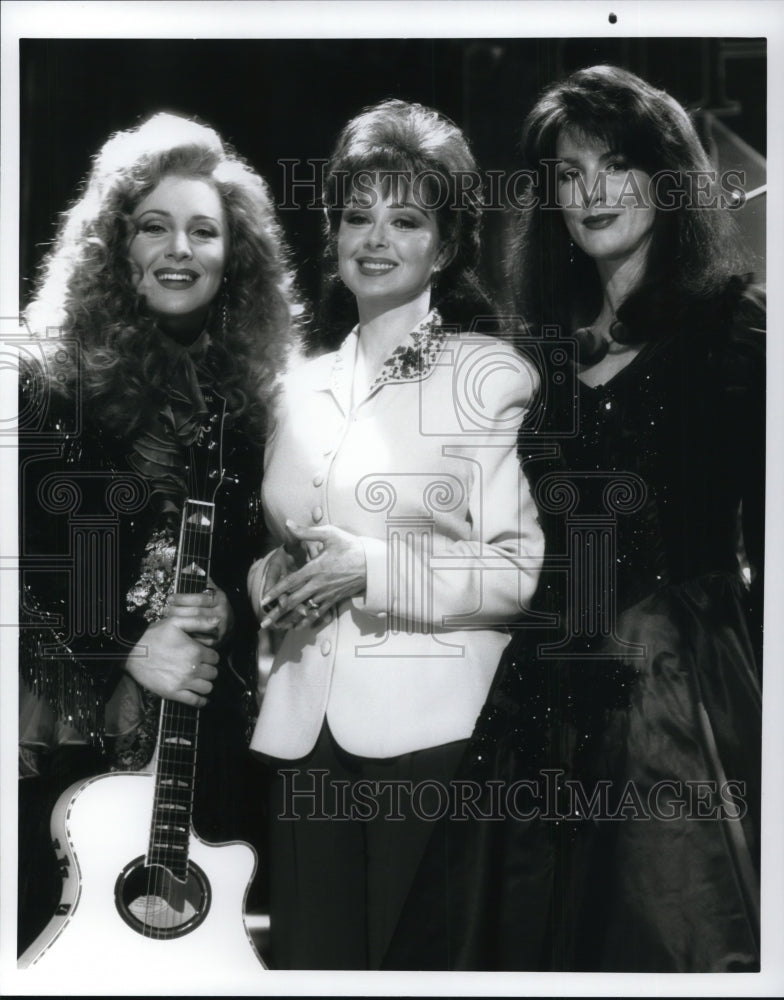 Press Photo Viveka Davis Naomi Judd Kathleen York Love Can Build A Bridge- Historic Images