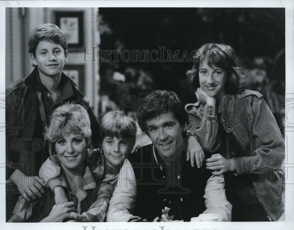 1985 Press Photo Kirk Cameron, Joanna Kerns & Cast of Growing Pains - cvp33265- Historic Images