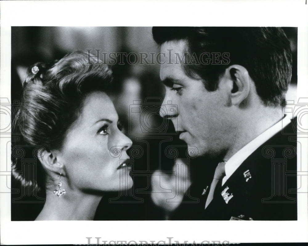 1994 Press Photo Patsy Kensit and Gary Cole star in Fall from Grace - cvp33291- Historic Images