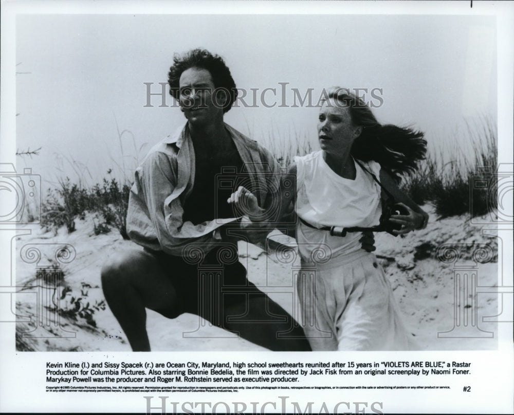 1986 Press Photo Kevin Kline &amp; Sissy Spacek in Violets are Blue - cvp33989- Historic Images