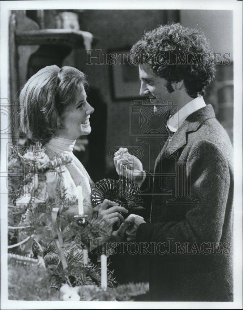 Undated Press Photo Debby Boone and John Rubinstein star on Gift of the Magi- Historic Images