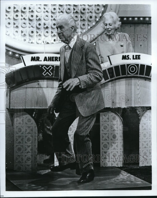 Undated Press Photo Will Ahern Olga Lee Tic Tac Dough - cvp34341- Historic Images