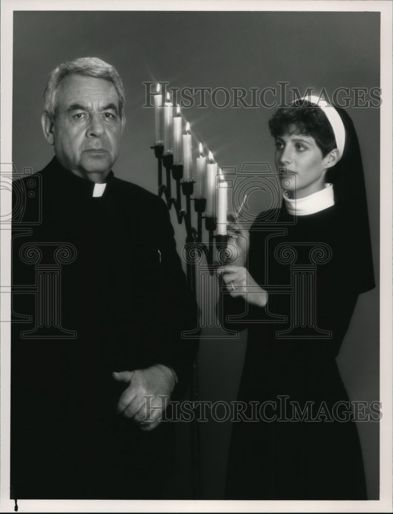 1989 Press Photo Tom Bosley and Tracy Nelson star on Father Dowling Mysteries- Historic Images