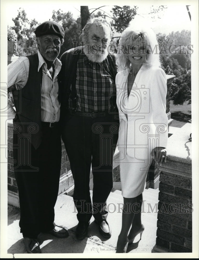 1986 Press Photo Loni Anderson, Jack Elam, Lee Weaver in Easy Street - cvp34461- Historic Images