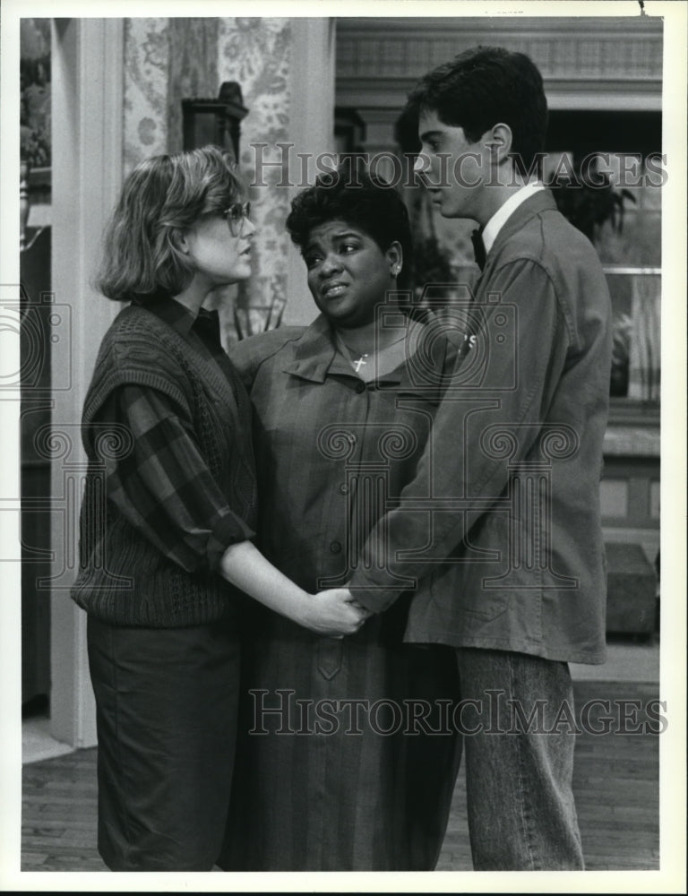 1981 Press Photo Nell Carter, Laurie Hendler & Jonathan Silverm in Gimme A Break- Historic Images