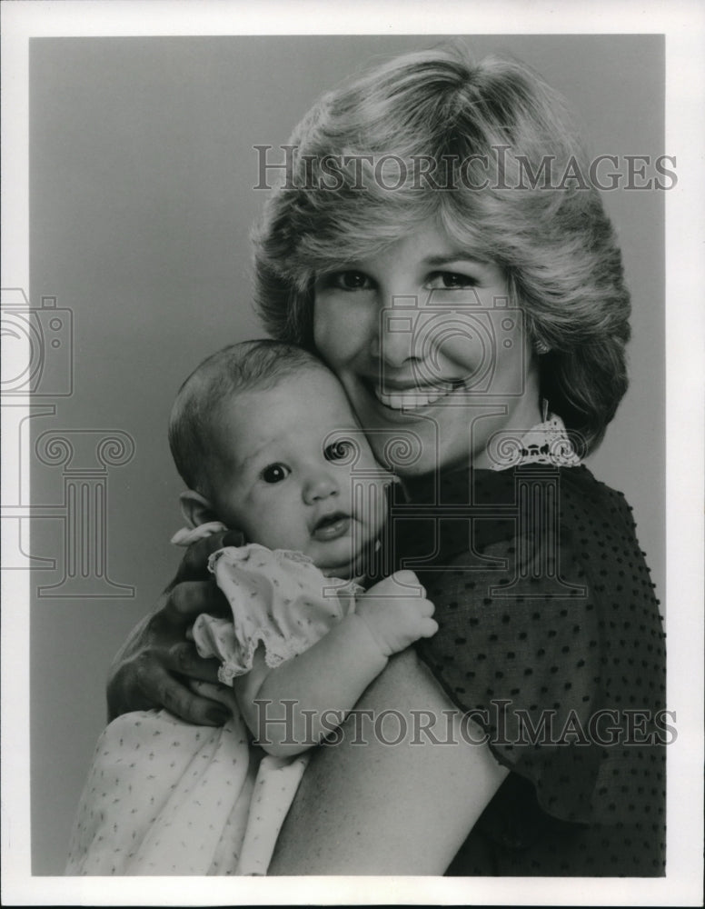1980 Press Photo Joan Lunden host of Good Morning America with daughter Jamie- Historic Images