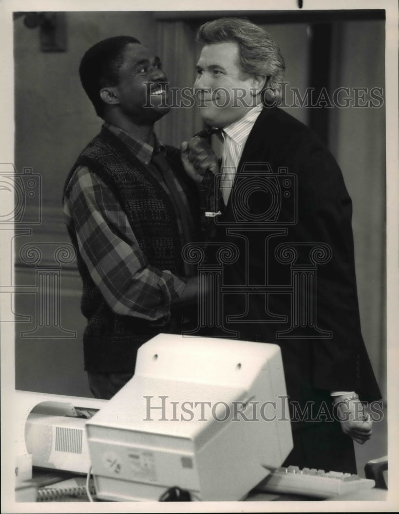 1989 Press Photo Charlie Robinson and John Larroquette in Night Court- Historic Images