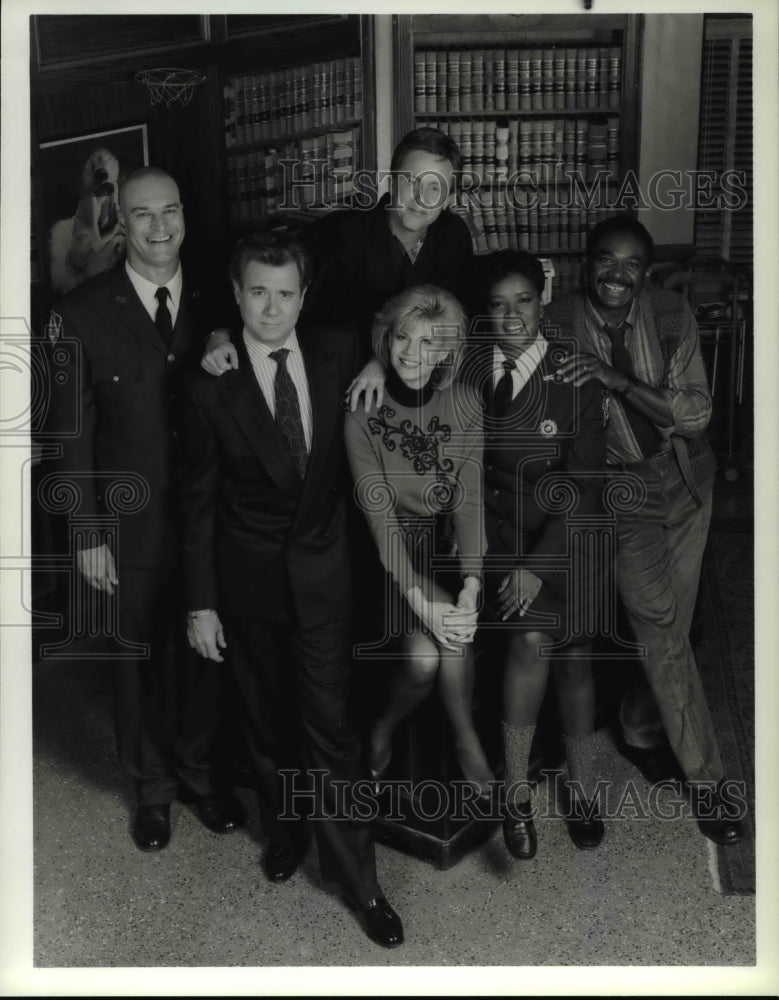 1989 Press Photo Harry Anderson, Richard Moll, John Larroquette in Night Court- Historic Images