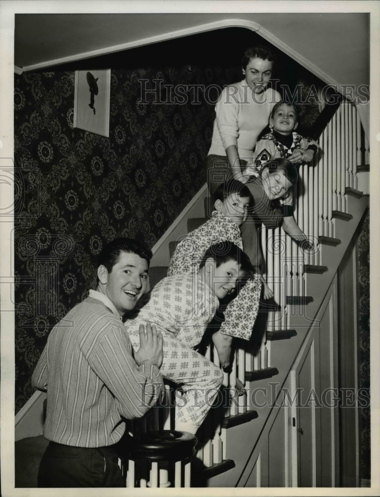 Undated Press Photo Jack Narz host of Dotto TV Game show and Family - cvp34931- Historic Images