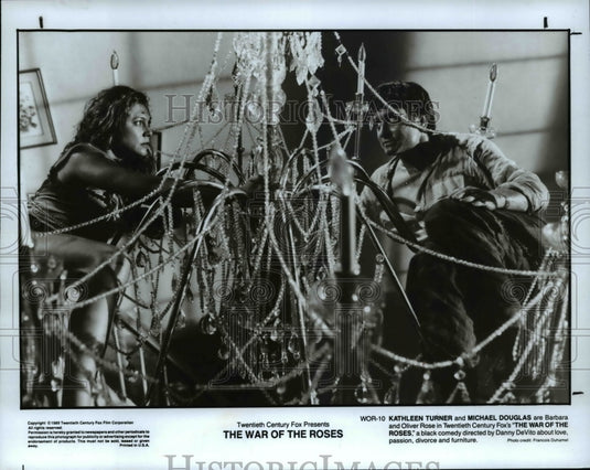 1989 Press Photo Kathleen Turner and Michael Douglas in "The War of the Roses"- Historic Images