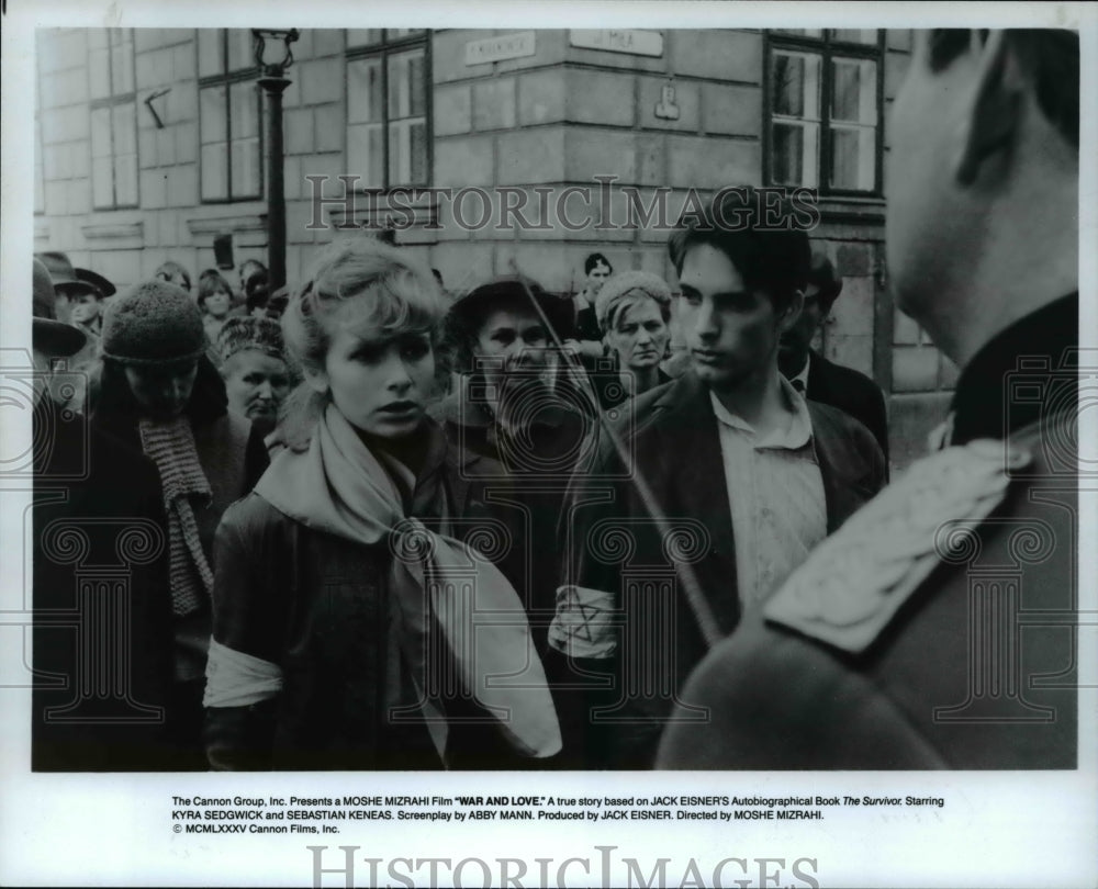 1985 Press Photo Kyra Sedgwick and Sebastian Keneas in "War and Love"- Historic Images