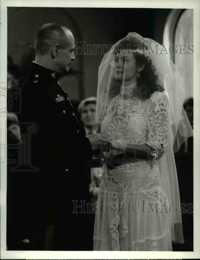 1989 Press Photo Gerald McRaney and Shanna Reed in Major Dad - cvp35314- Historic Images